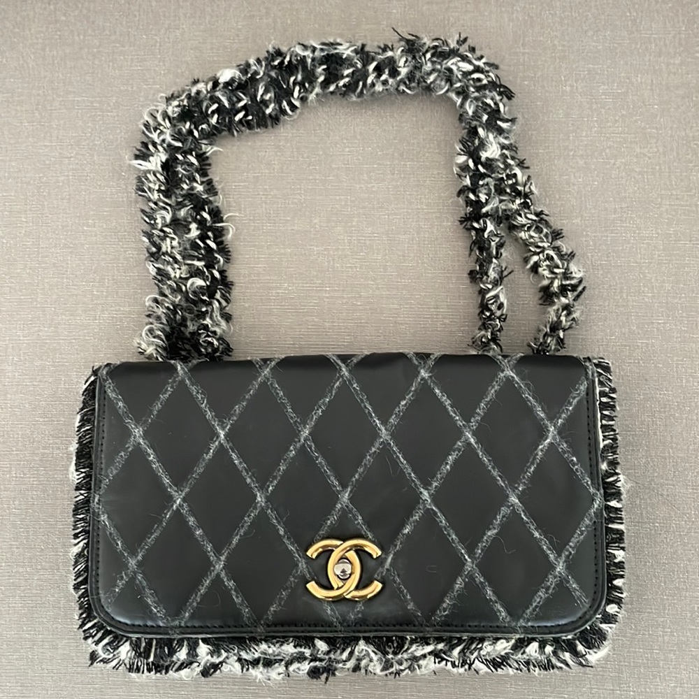 CHANEL BRAND NEW PURSE.